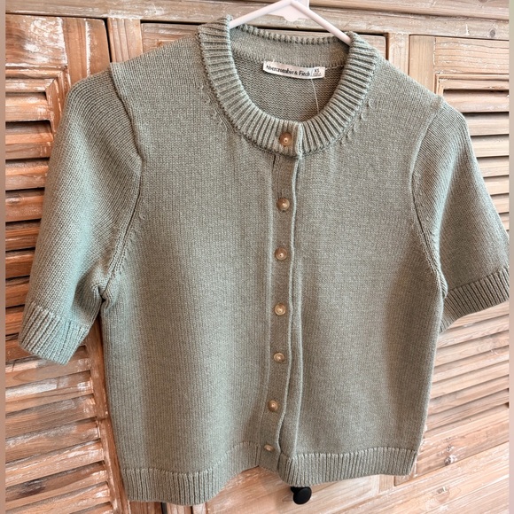 Abercrombie & Fitch Sweaters - NWT Abercrombie & Fitch Sage Green Women’s Short Sleeve Crew Cardigan (Size XS)